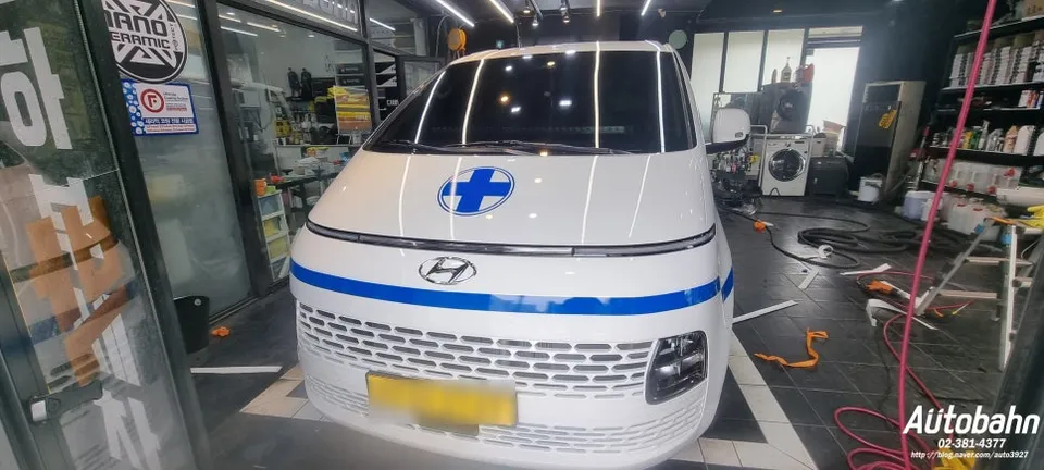 Hyundai Stariaのカーラッピング事例|広告効果と費用目安 施工写真 3-3