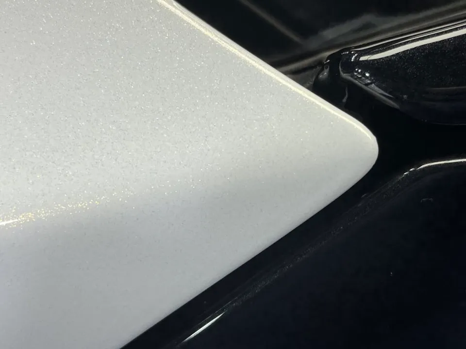 Tesla Model Sのカーラッピング事例|3Mホワイトゴールドスパークル 施工写真 2-2