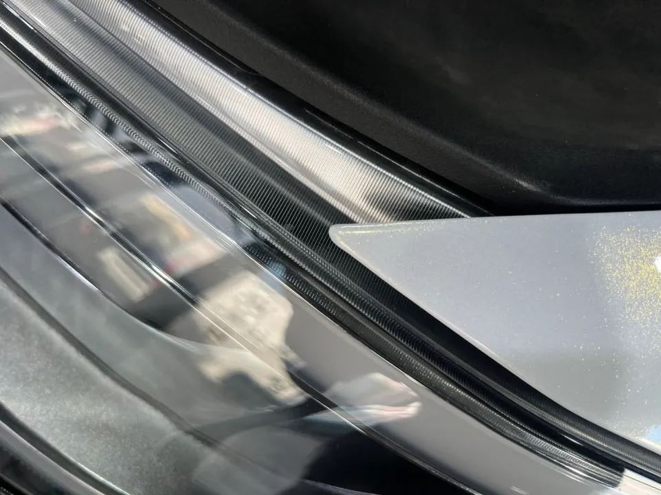 Tesla Model Sのカーラッピング事例|3Mホワイトゴールドスパークル 施工写真 3-3