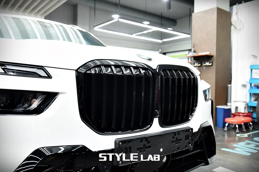 BMW X7のカーラッピング事例｜クロームパーツのブラック化 施工写真 2-1