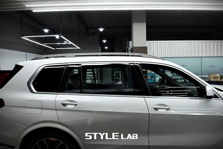 BMW X7のカーラッピング事例｜クロームパーツのブラック化 施工写真 2-2