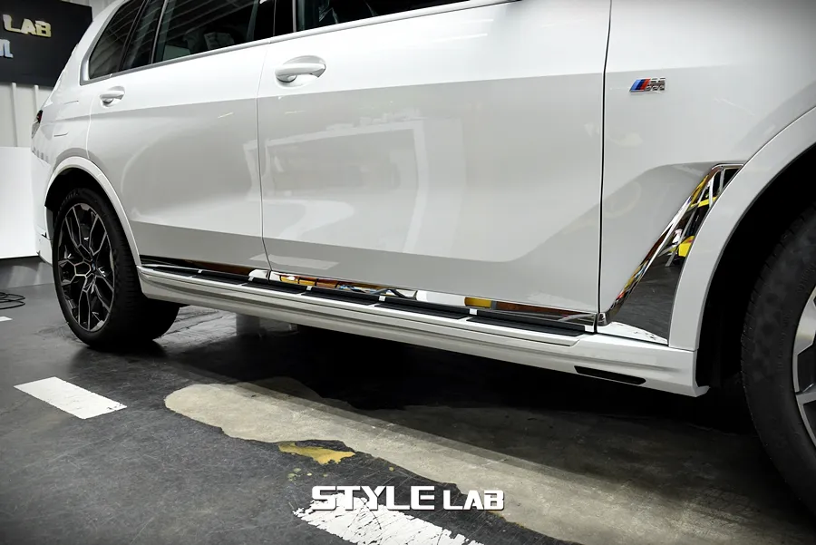 BMW X7のカーラッピング事例｜クロームパーツのブラック化 施工写真 3-3