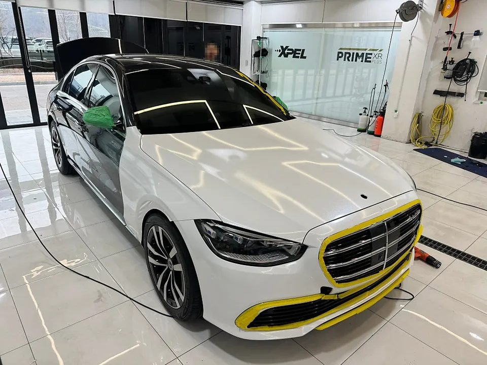 メルセデス・ベンツ Sクラス W223 カーラッピング事例 施工写真 2-2