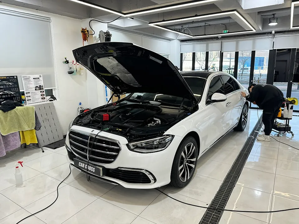 メルセデス・ベンツ Sクラス W223 カーラッピング事例 施工写真 3-3
