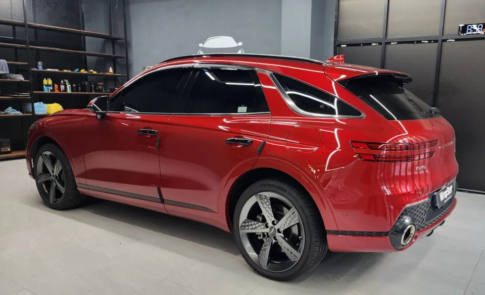 Genesis GV70 vinyl wrap - Genesis GV70 Vinyl Wrap Review: Black Two-Tone Style photo 3