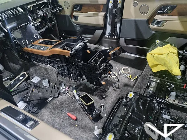 Land Rover Range Rover Vogue interior customization - Land Rover Range Rover Vogue Interior Customization Review photo 4