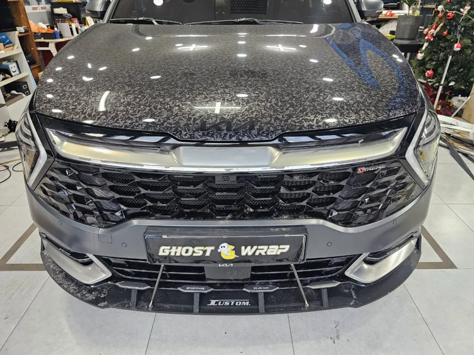 Kia Sportageのカーラッピング事例｜部分ラッピングで個性を演出 施工写真 1-2