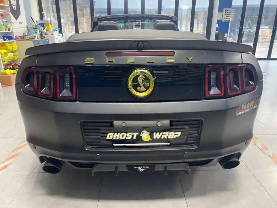 Ford Mustangのカーラッピング事例|個性的なバイパーライン 施工写真 3-1