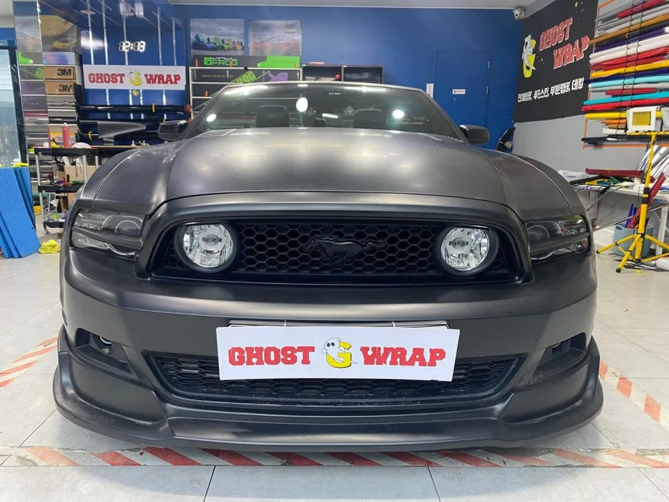 Ford Mustangのカーラッピング事例|個性的なバイパーライン 施工写真 1-2