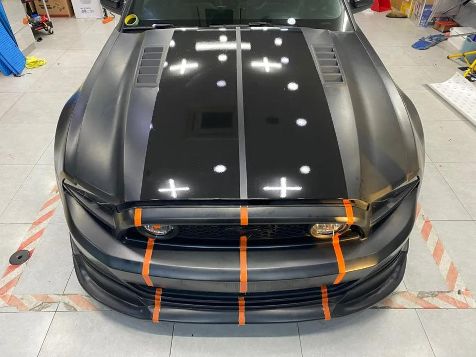 Ford Mustangのカーラッピング事例|個性的なバイパーライン 施工写真 2-3