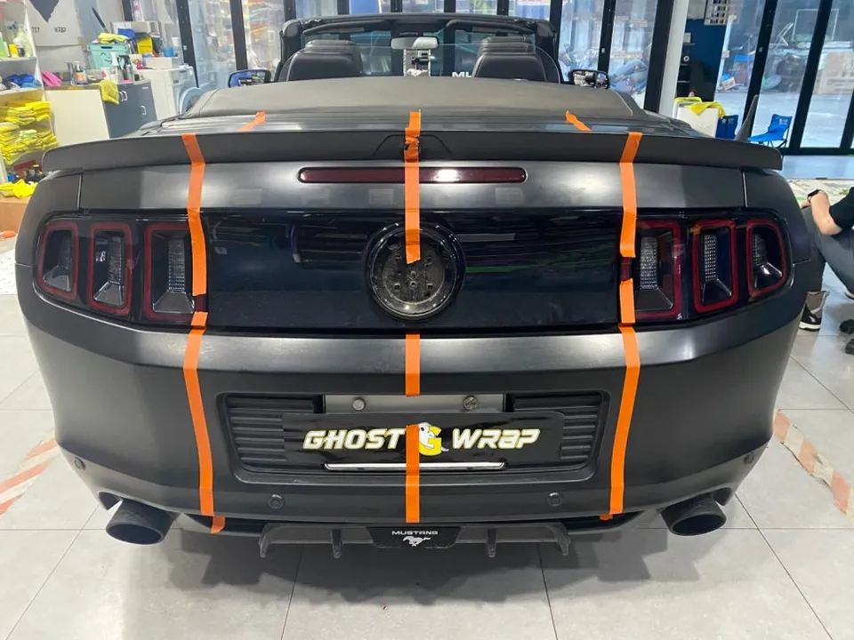 Ford Mustangのカーラッピング事例|個性的なバイパーライン 施工写真 3-3