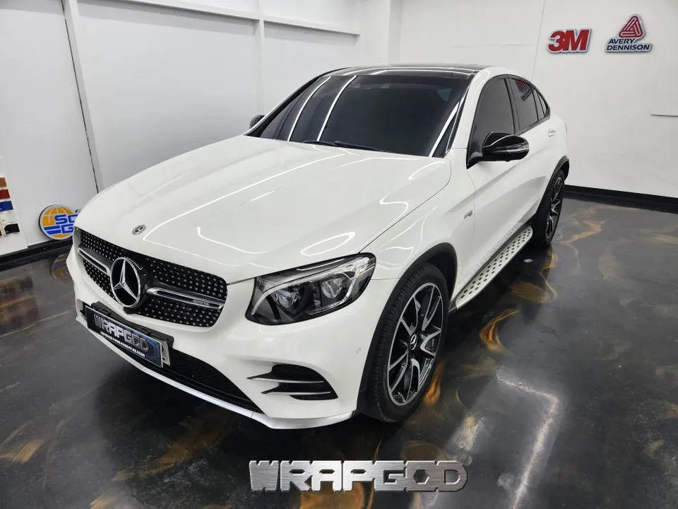 Mercedes-Benz GLCのカーラッピング事例 施工写真 2-1