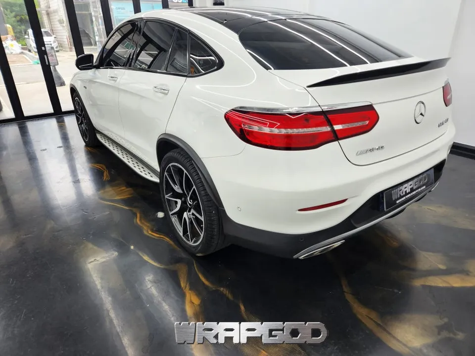Mercedes-Benz GLCのカーラッピング事例 施工写真 3-1