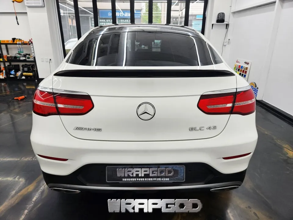 Mercedes-Benz GLCのカーラッピング事例 施工写真 4-1