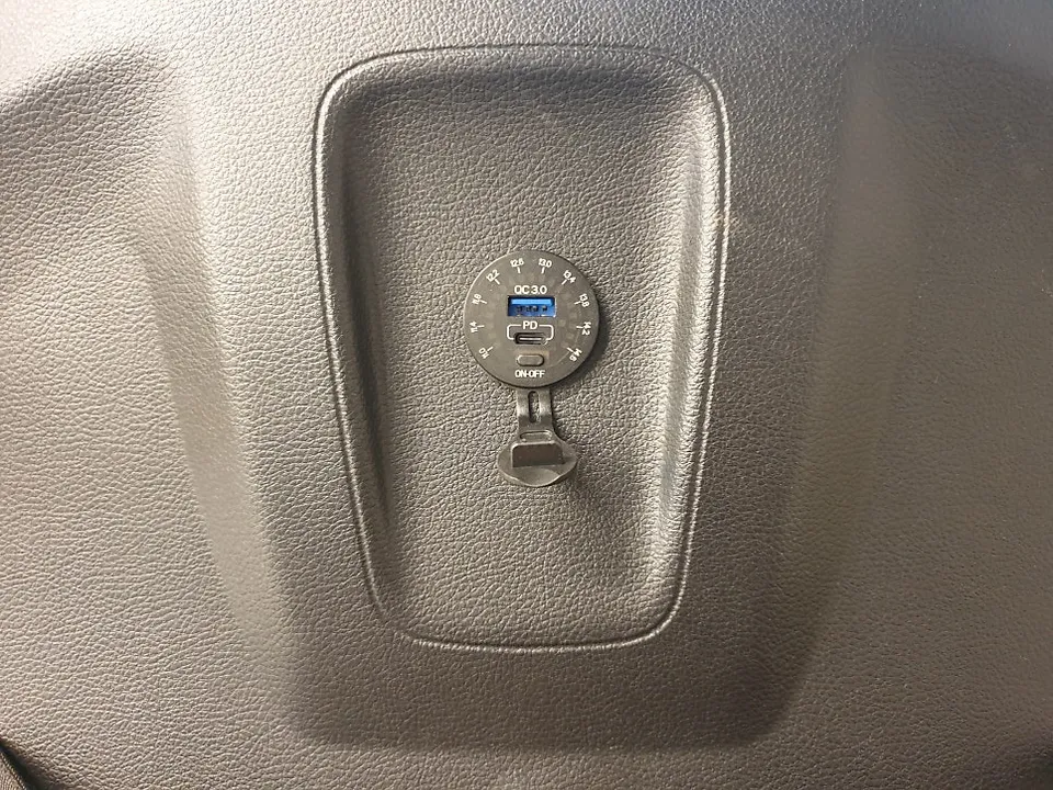 SsangYong Korando C ambient lighting - SsangYong Korando C Ambient Lighting Review — Under $40 photo 3