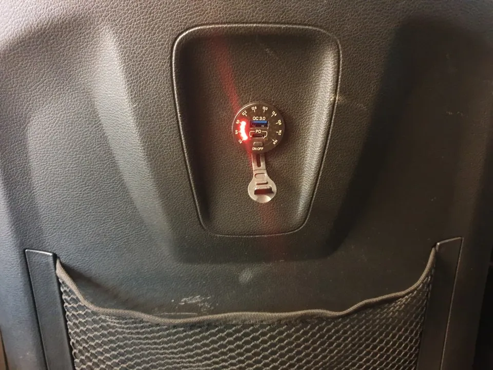 SsangYong Korando C ambient lighting - SsangYong Korando C Ambient Lighting Review — Under $40 photo 7