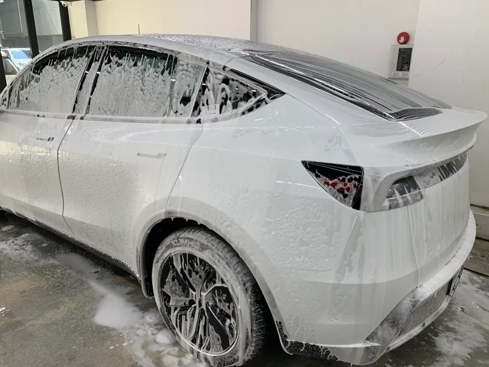 Tesla Model Y PPF施工事例|サテンブラックで個性を演出 施工写真 3