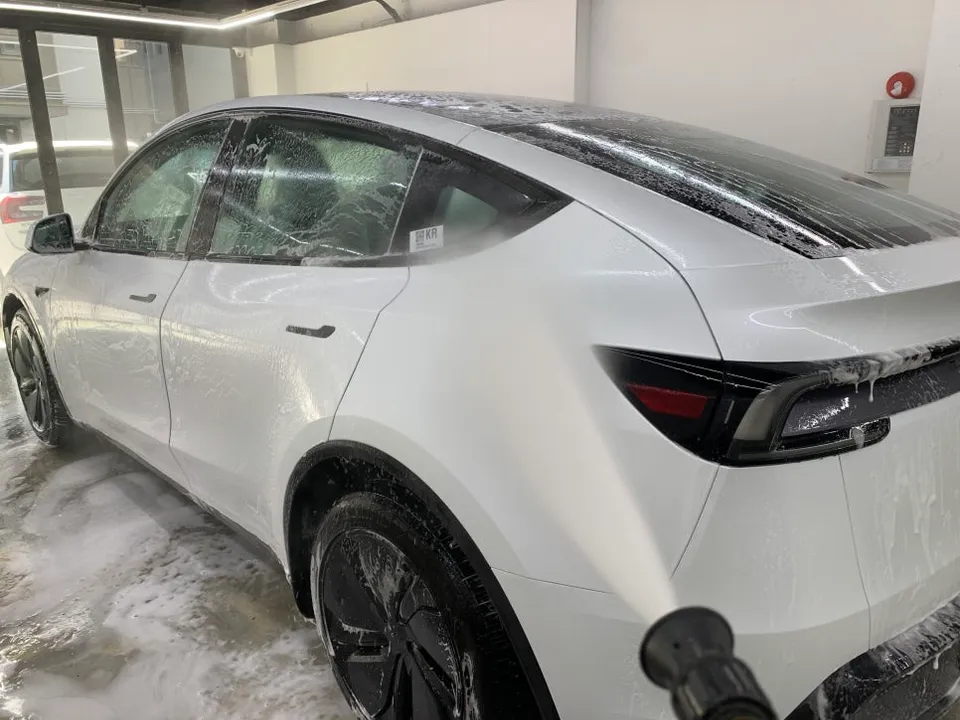 Tesla Model Y PPF施工事例|サテンブラックで個性を演出 施工写真 4