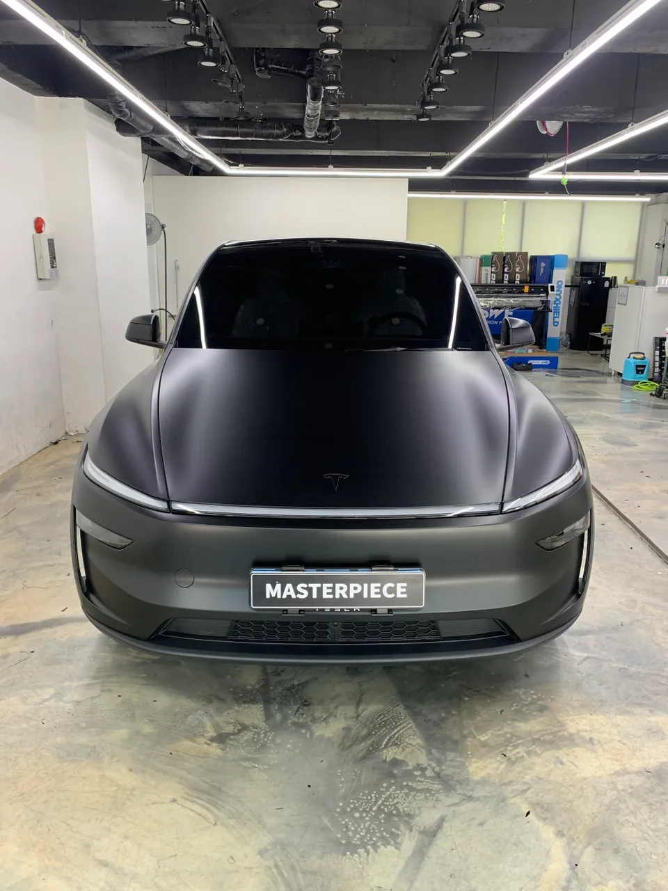 Tesla Model Y PPF施工事例|サテンブラックで個性を演出 施工写真 6