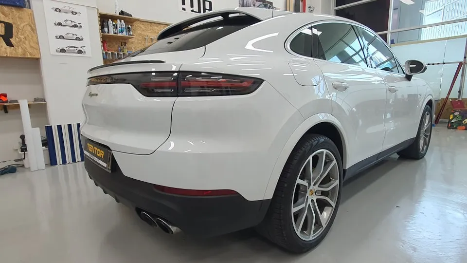 Porsche Cayenne vinyl wrap - Porsche Cayenne Vinyl Wrap Review — High Gloss Crayon Finish photo 5