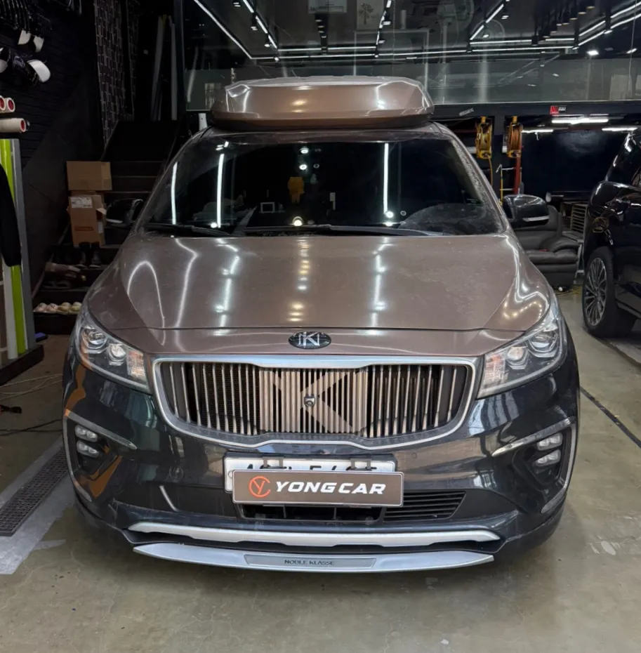 Kia Carnival Hi-Limousineのカーラッピング事例|費用目安・仕上がり 施工写真 1-1