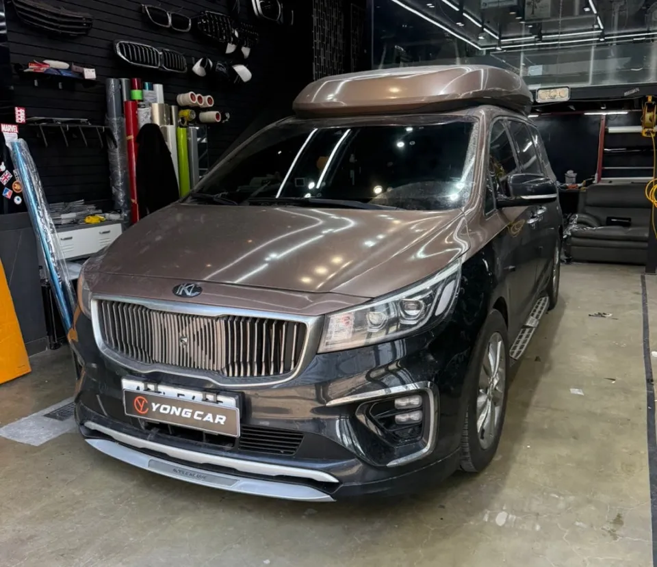 Kia Carnival Hi-Limousineのカーラッピング事例|費用目安・仕上がり 施工写真 2-1
