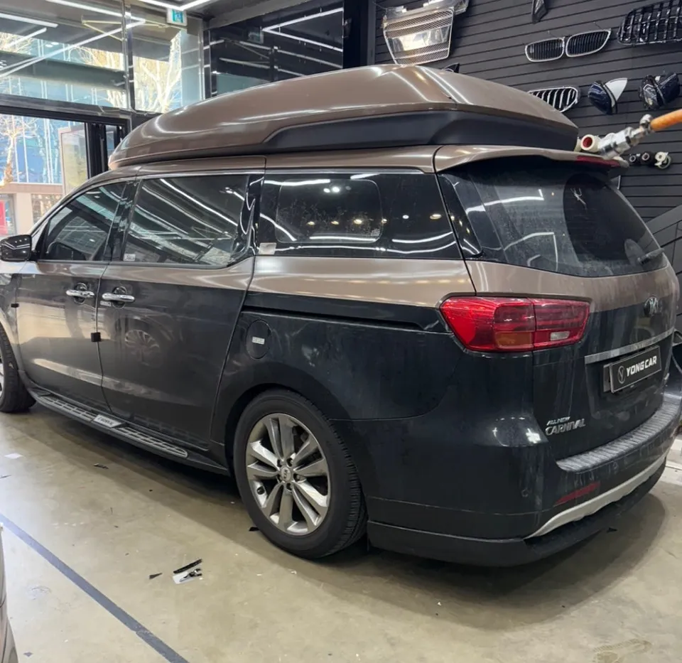 Kia Carnival Hi-Limousineのカーラッピング事例|費用目安・仕上がり 施工写真 2-2