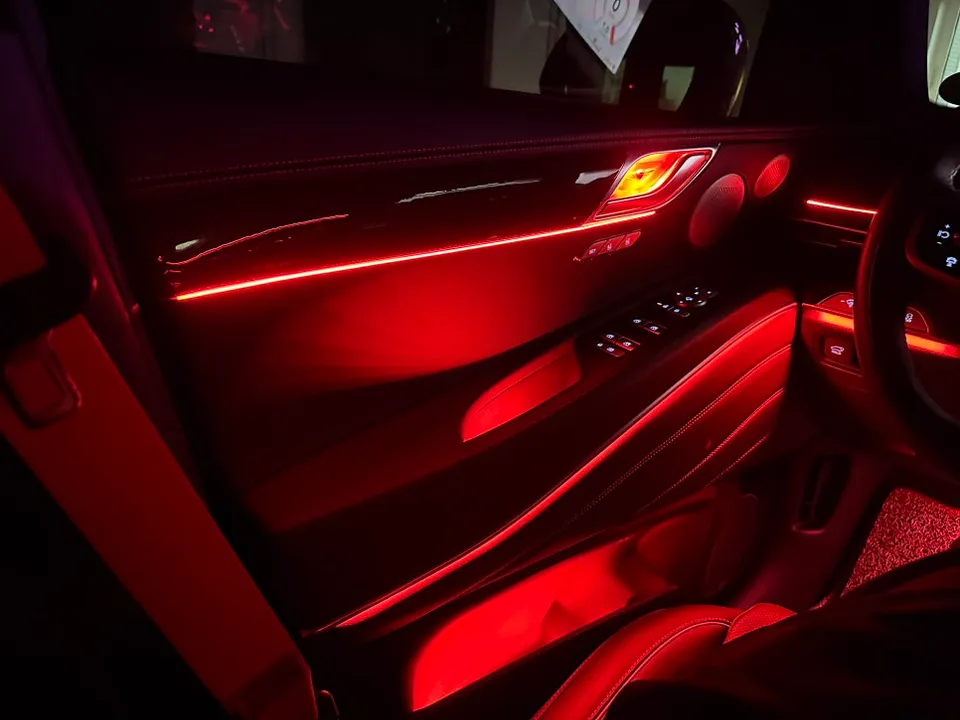 Genesis GV80 ambient lighting - Genesis GV80 Ambient Lighting Review: Enhanced Interior Mood photo 3