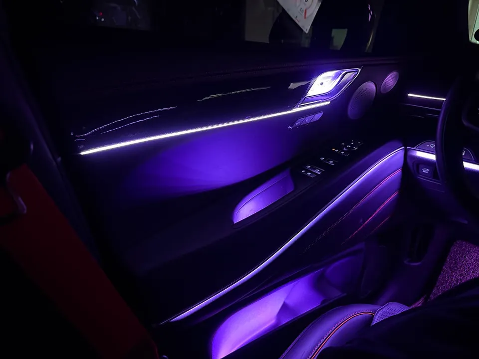 Genesis GV80 ambient lighting - Genesis GV80 Ambient Lighting Review: Enhanced Interior Mood photo 4