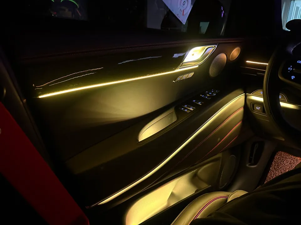 Genesis GV80 ambient lighting - Genesis GV80 Ambient Lighting Review: Enhanced Interior Mood photo 6
