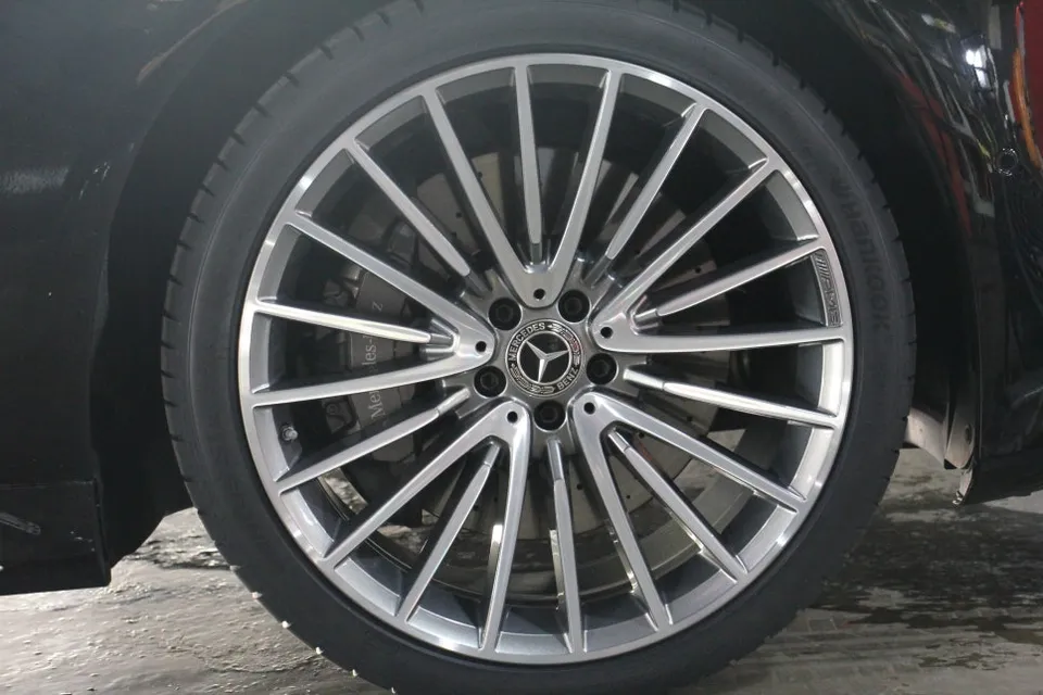 Mercedes-Benz S-Class W223のホイールリペア・塗装事例 施工写真 4-2