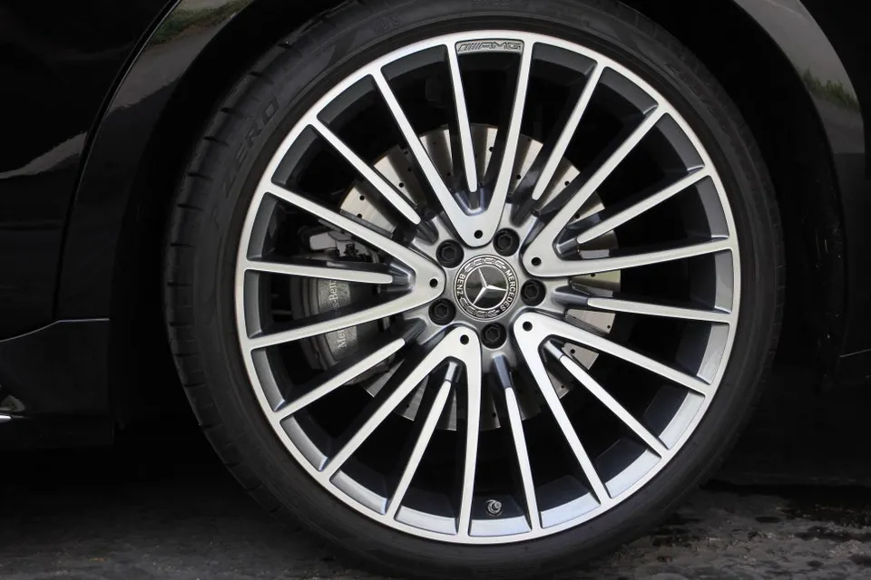 Mercedes-Benz S-Class W223のホイールリペア・塗装事例 施工写真 1-3