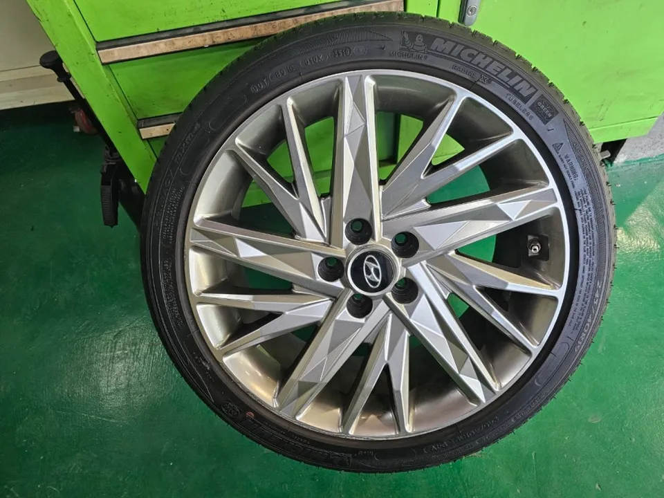 Hyundai Grandeur Wheel Repair Review - Gloss Black Finish