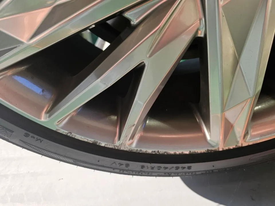 Hyundai Grandeur IGのホイールリペア・塗装事例 施工写真 4