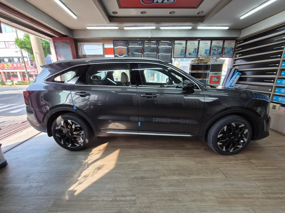Kia Sorentoのカーフィルム施工事例|費用目安・仕上がり 施工写真 2-1