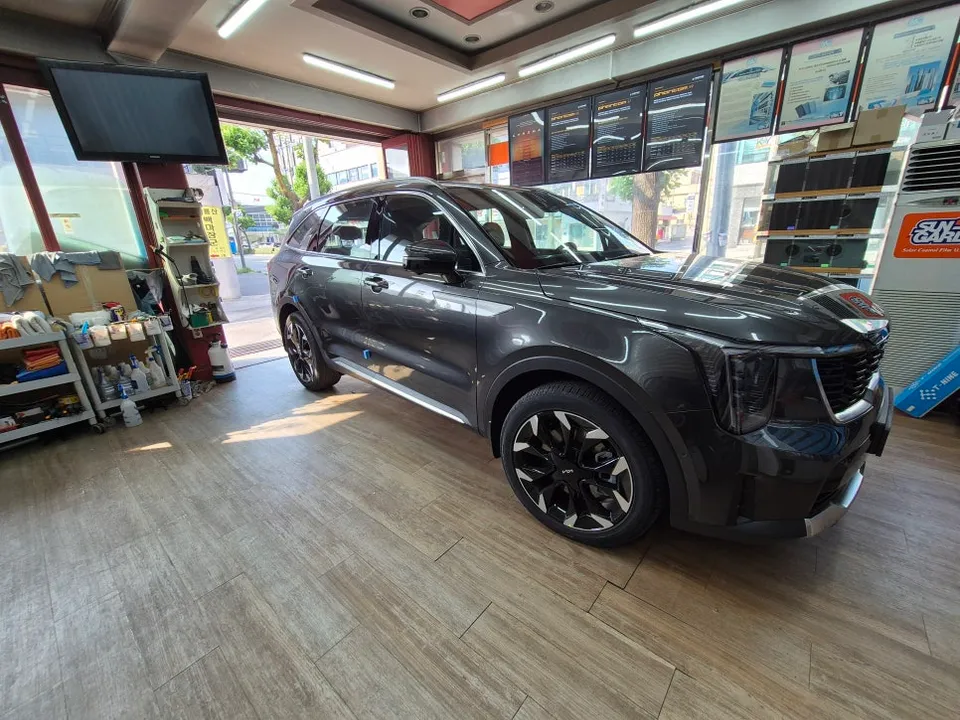 Kia Sorentoのカーフィルム施工事例|費用目安・仕上がり 施工写真 3-1