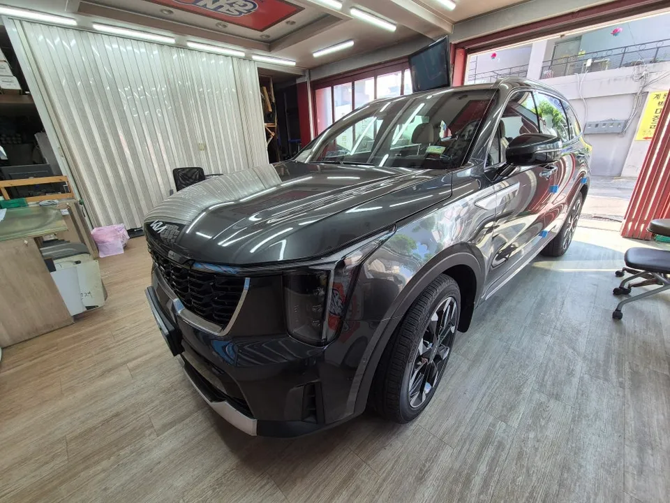 Kia Sorentoのカーフィルム施工事例|費用目安・仕上がり 施工写真 1-2