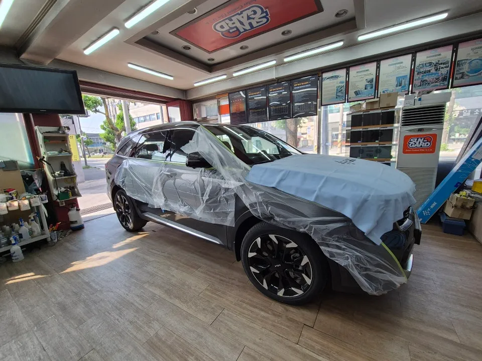 Kia Sorentoのカーフィルム施工事例|費用目安・仕上がり 施工写真 1-3