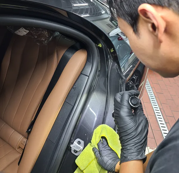 Mercedes-Benz Eクラス W213のガラスコーティング事例 施工写真 3-3