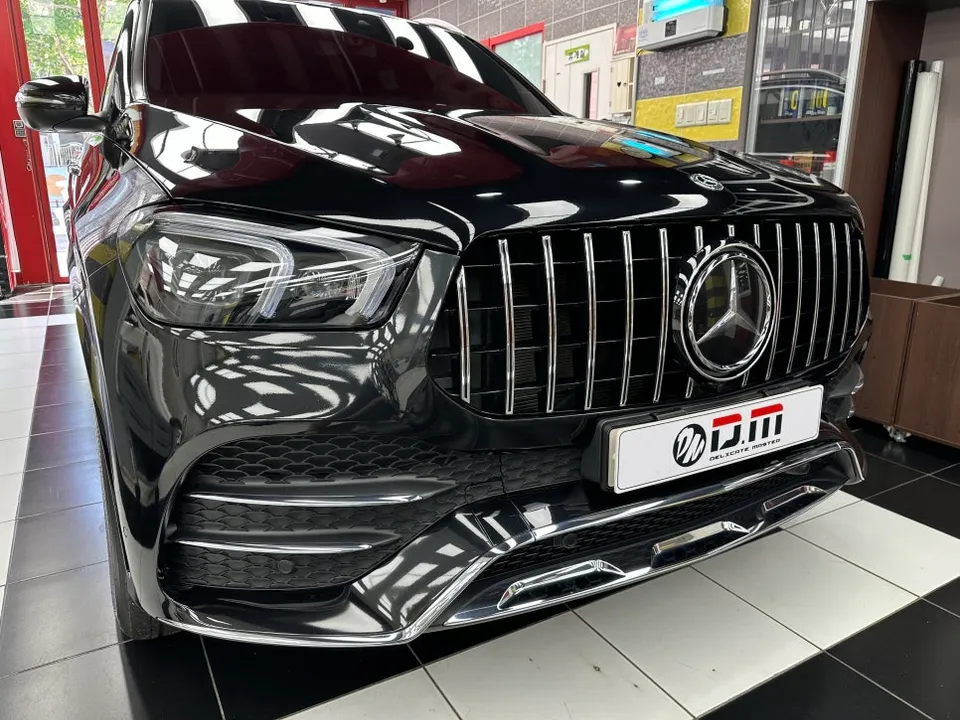 Mercedes-Benz GLEのカーラッピング事例｜費用目安・仕上がり 施工写真 4-1