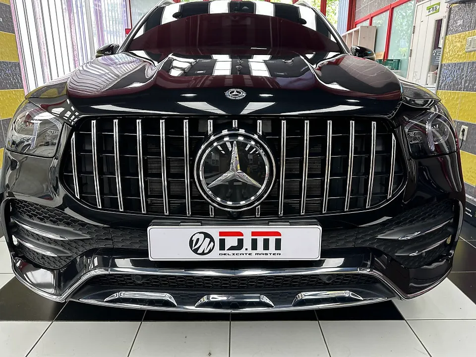 Mercedes-Benz GLEのカーラッピング事例｜費用目安・仕上がり 施工写真 1-2