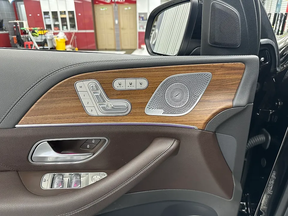 Mercedes-Benz GLEのカーラッピング事例｜費用目安・仕上がり 施工写真 4-2