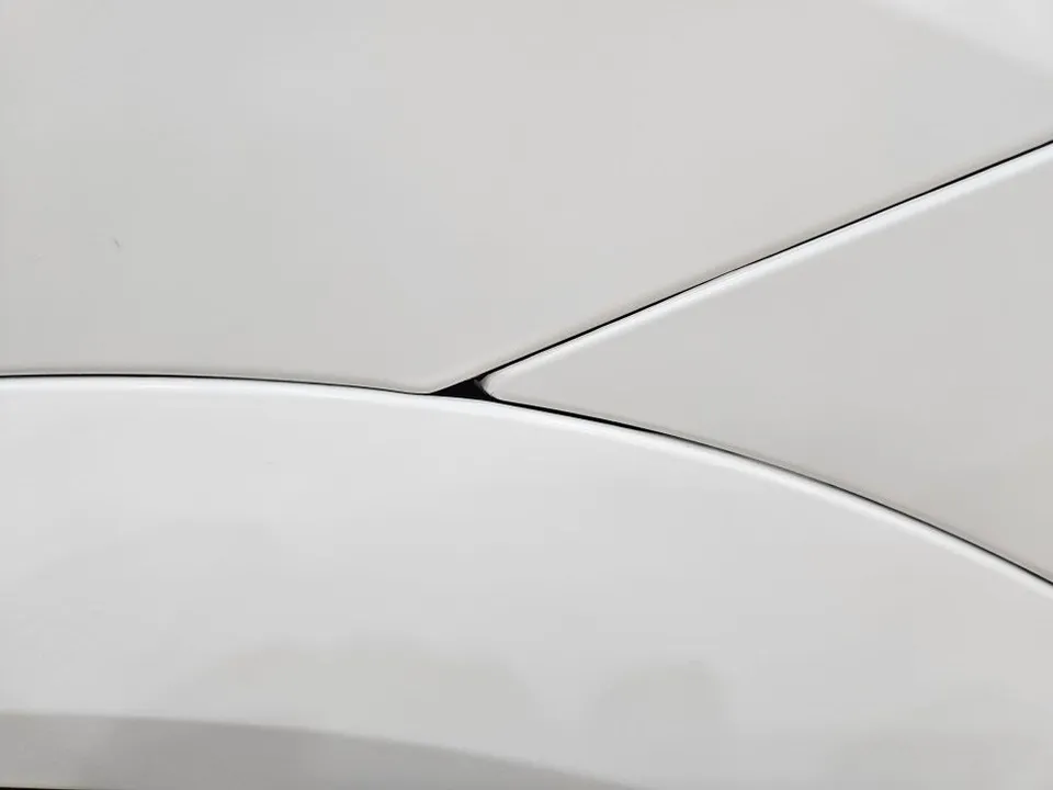 BMW X6のカーラッピング事例|サテンホワイトとブラックルーフ 施工写真 3-2