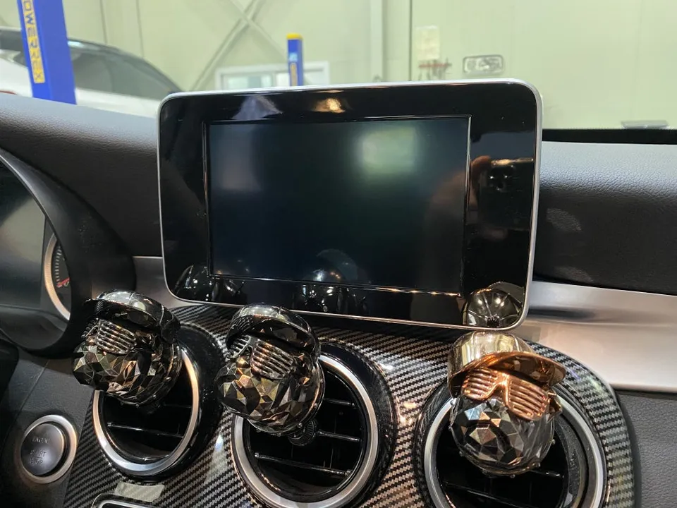 Mercedes-Benz C-ClassのAndroid Auto・CarPlay取付事例 施工写真 2