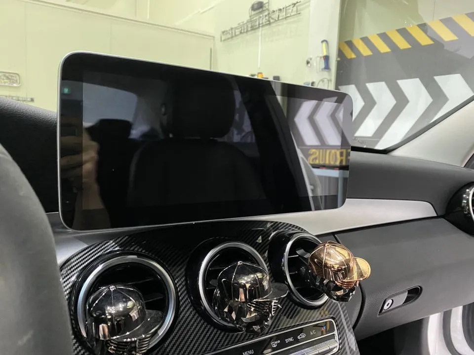 Mercedes-Benz C-ClassのAndroid Auto・CarPlay取付事例 施工写真 3