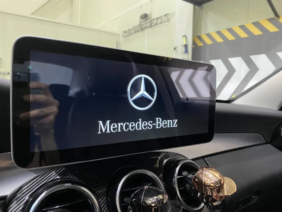 Mercedes-Benz C-ClassのAndroid Auto・CarPlay取付事例 施工写真 4