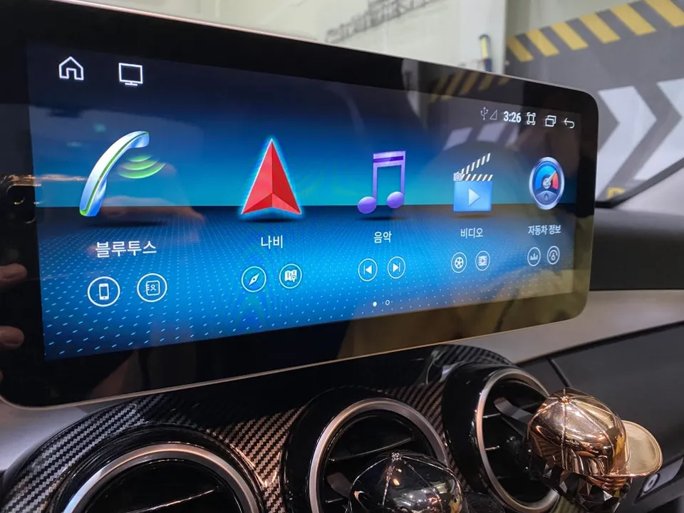 Mercedes-Benz C-ClassのAndroid Auto・CarPlay取付事例 施工写真 5