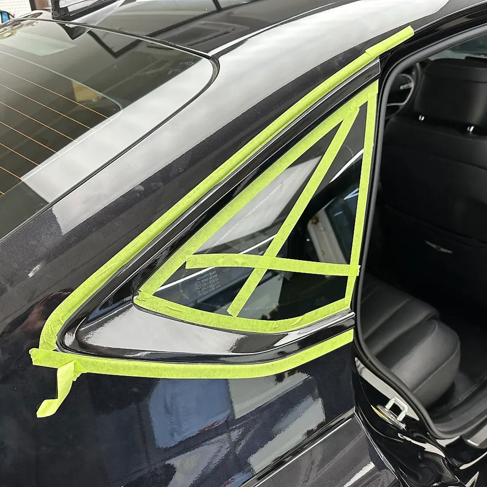 Genesis G80のカーラッピング事例:クローム除去でオールブラック化 施工写真 3-3