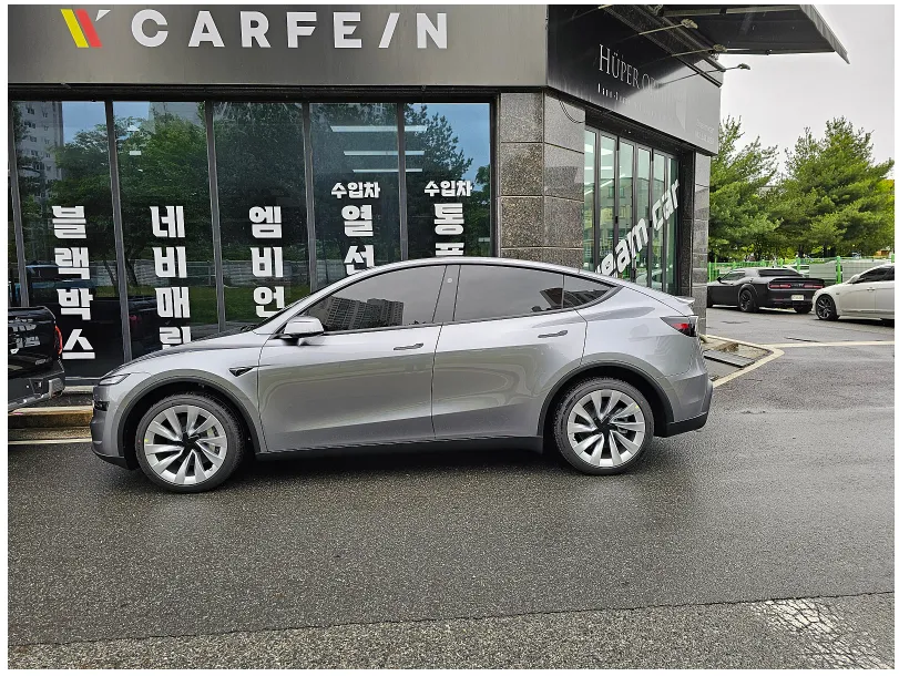 Tesla Model Yのカーフィルム施工事例｜費用目安・仕上がり 施工写真 2-1