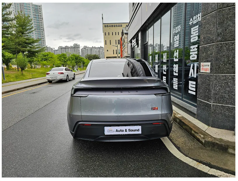 Tesla Model Yのカーフィルム施工事例｜費用目安・仕上がり 施工写真 1-2
